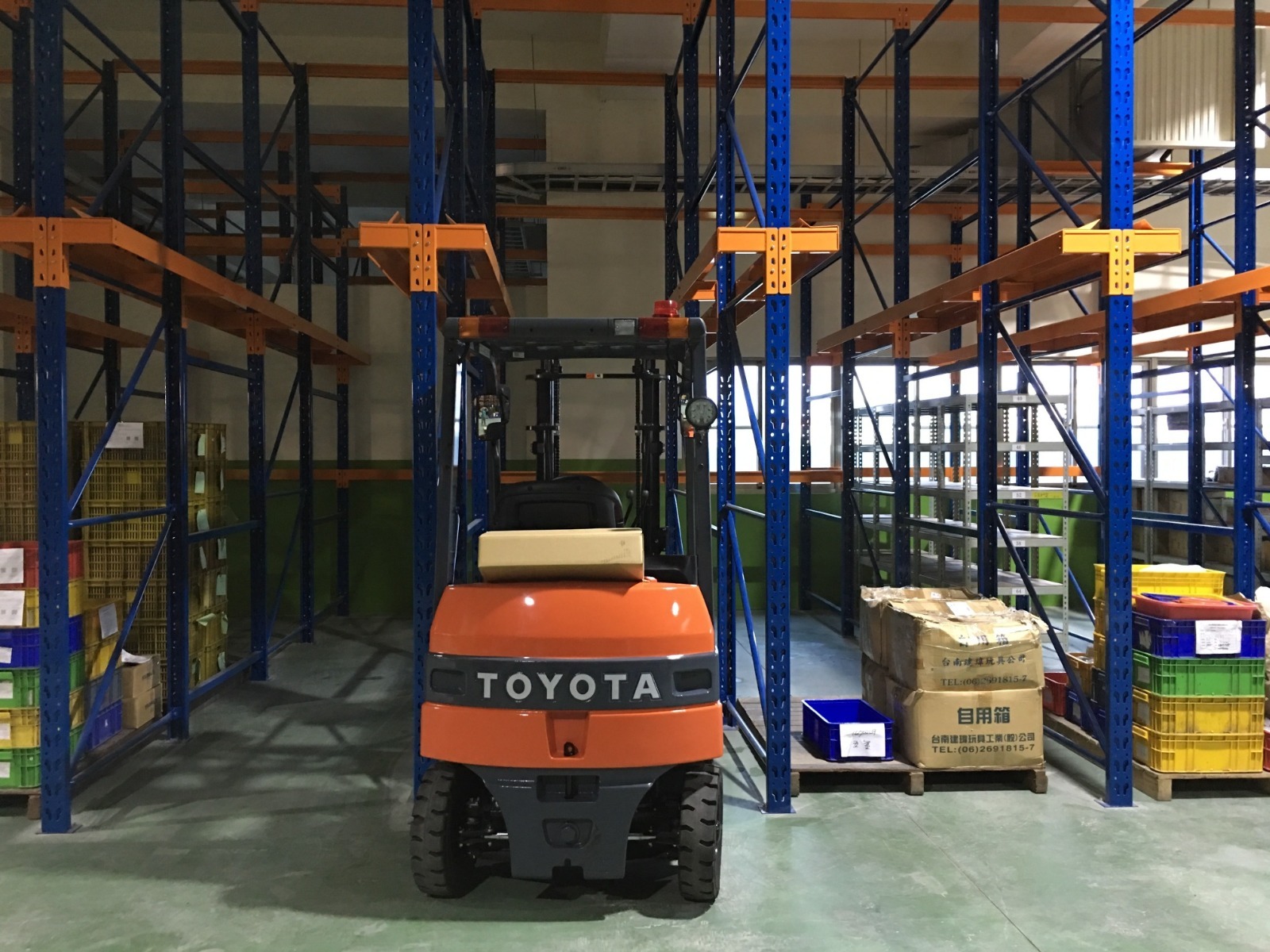 drive-in & drive-through rack with forklift